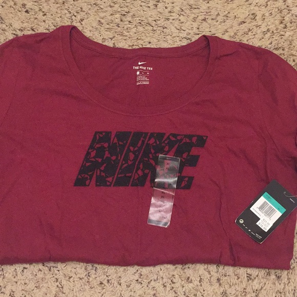 Nike Tops - Women’s XL Nike tee NWT Nike Tops - Women’s XL Nike tee NWT